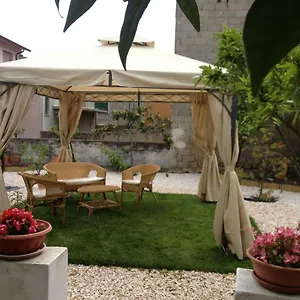 Couette-café Mundè, Oliena